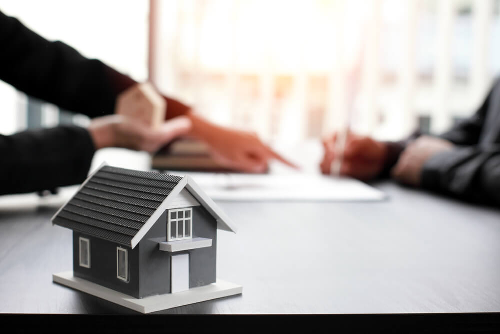 住宅の打ち合わせをしている