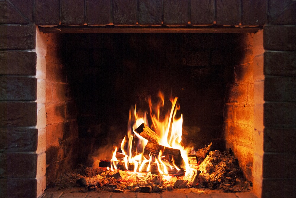 燃えている暖炉の火
