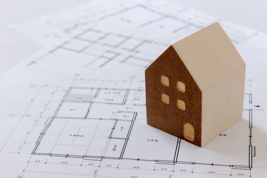 木でできた家の模型