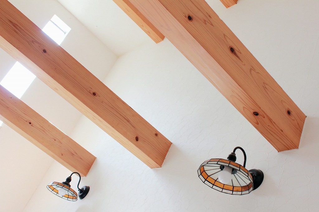 吹き抜けとペンダントライト