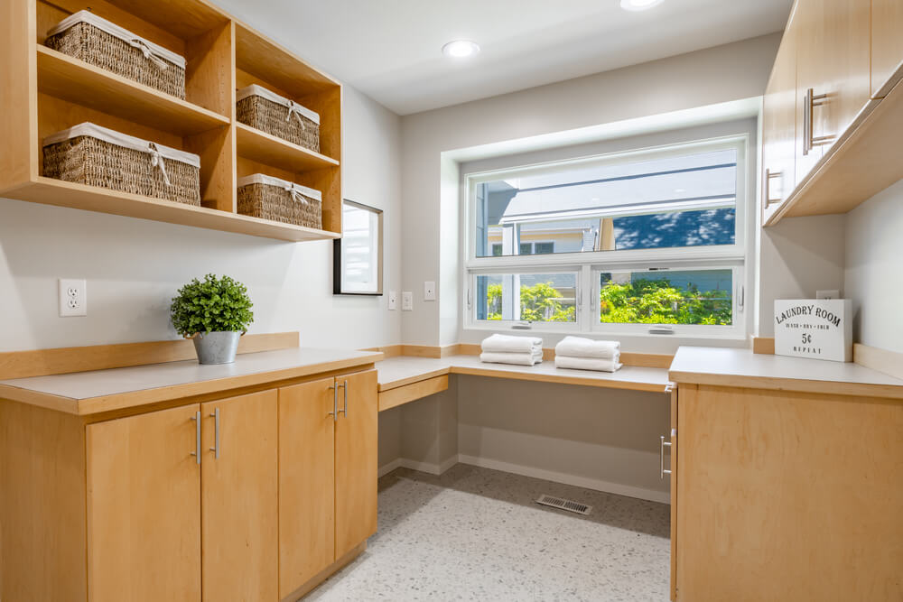 キャビネットのあるランドリールーム