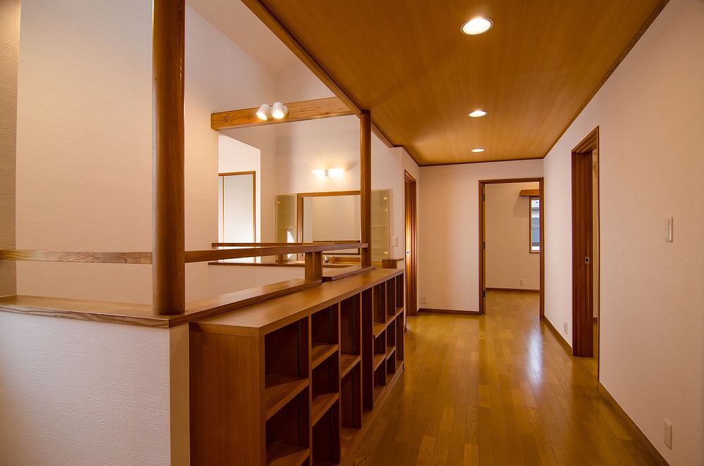 吹き抜け階段上にあるシェアスペース