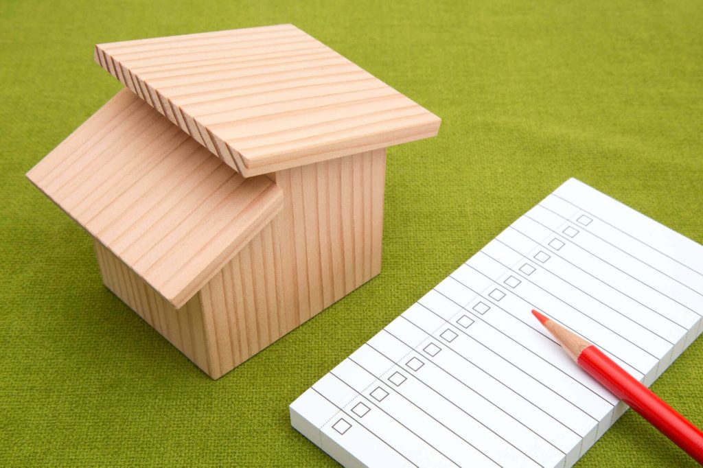 家の模型とメモ帳