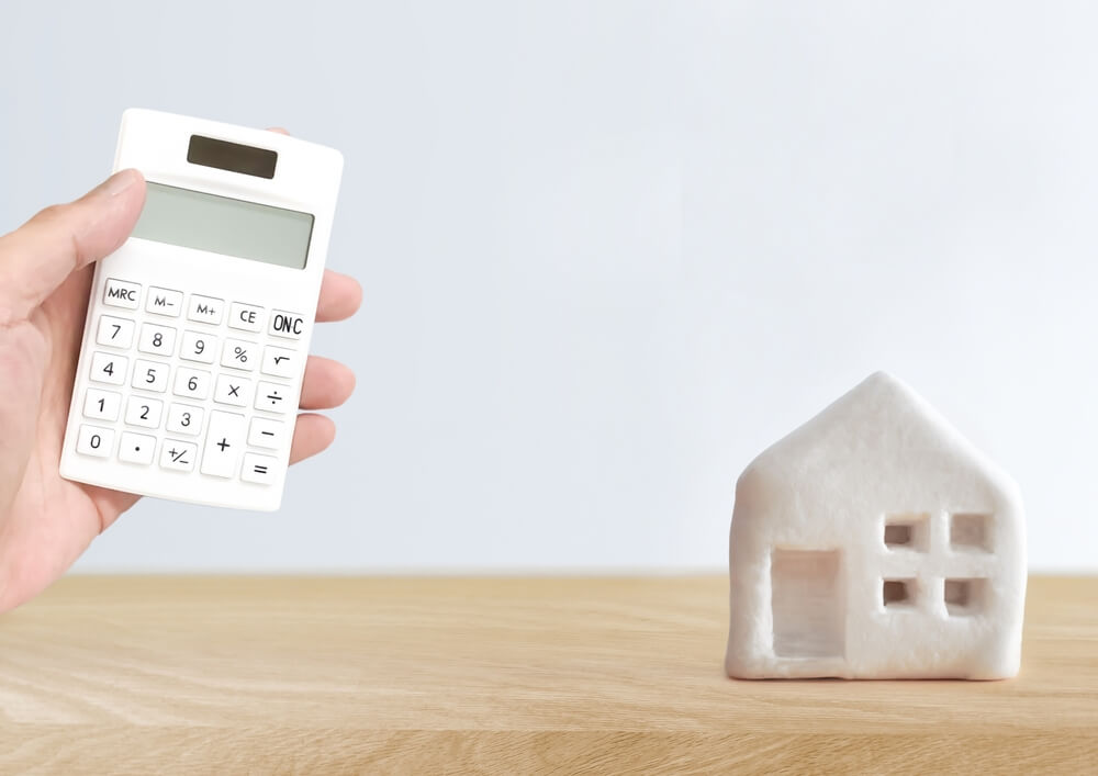 計算機と家の模型