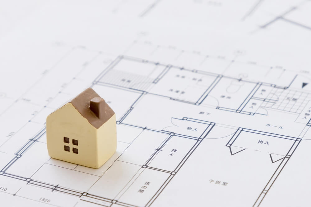 家の模型と間取り