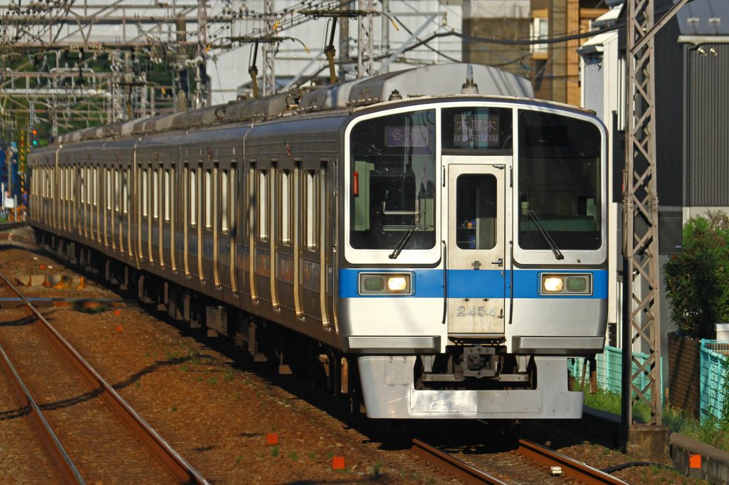 青いラインが特徴の小田急線