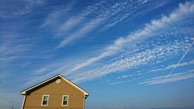 日照権とは日当たりを確保して快適に暮らす権利。日照権侵害の基準や判例を解説