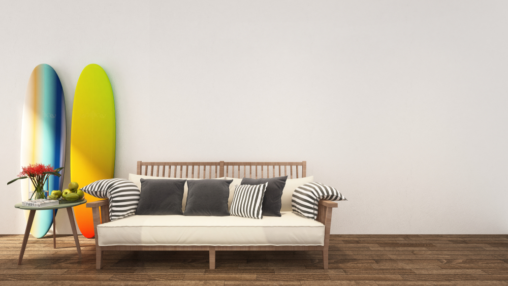 サーフボードが二つ立てかけられた部屋