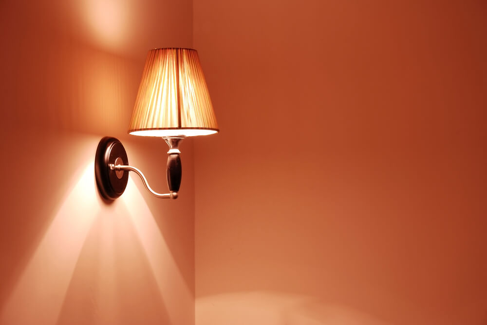 ブラケット式のバランス照明